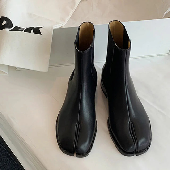 Arvella Tabi split toe Boots