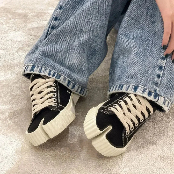 Senzu Tabi Split-Toe Canvas Flats